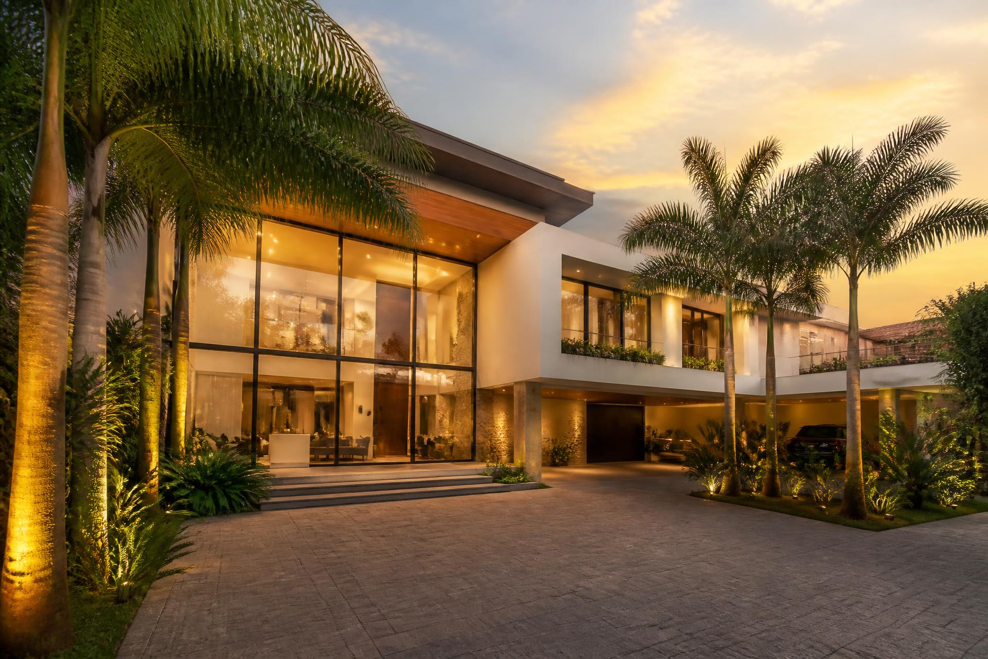Casa moderna en Guatemala al atardecer